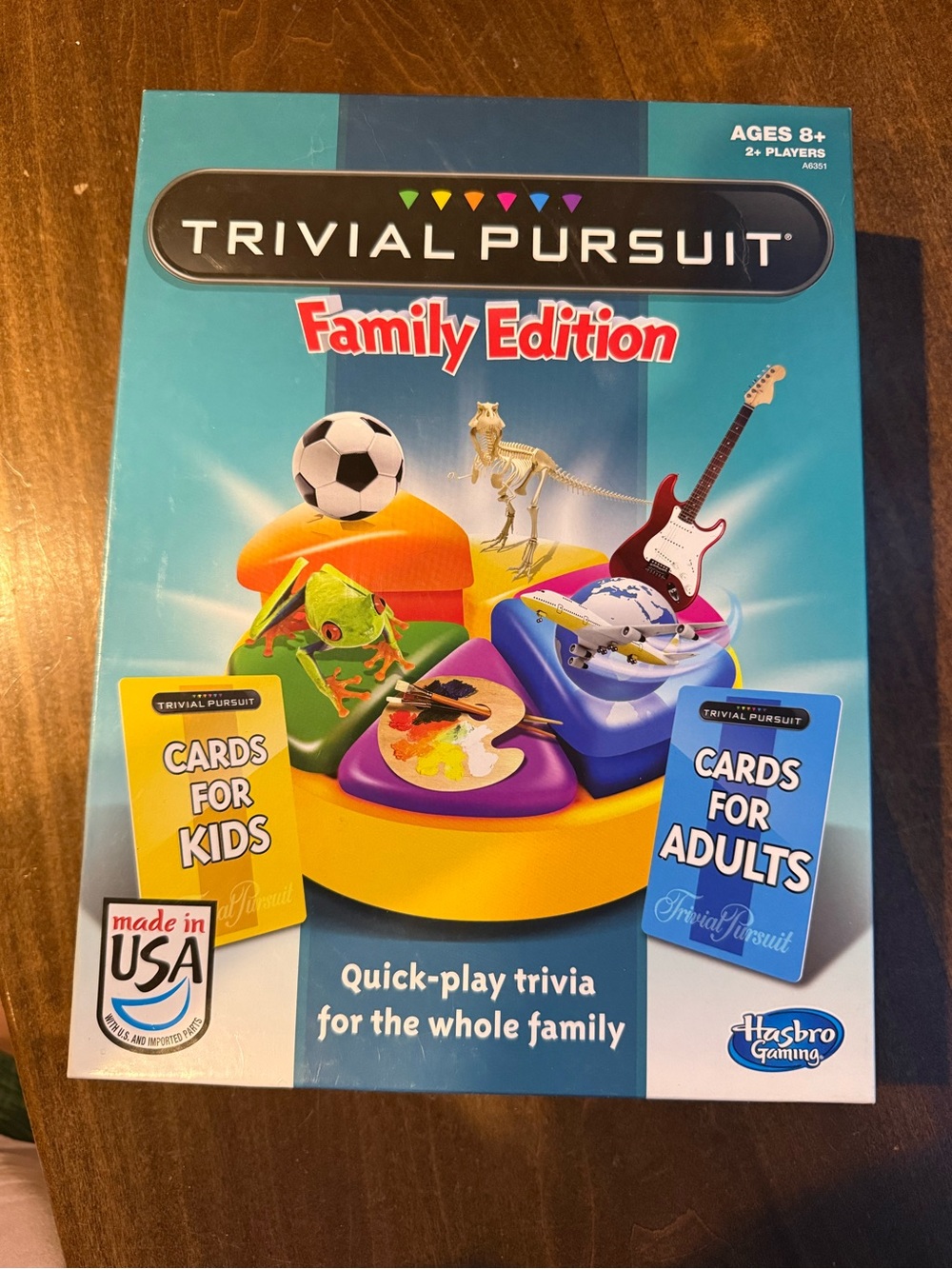 Trivial Pursuit Family Edition Board Game - Like New